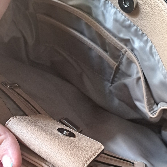 Guess Tan Satchel with Elegant Design - Picture 3 of 5